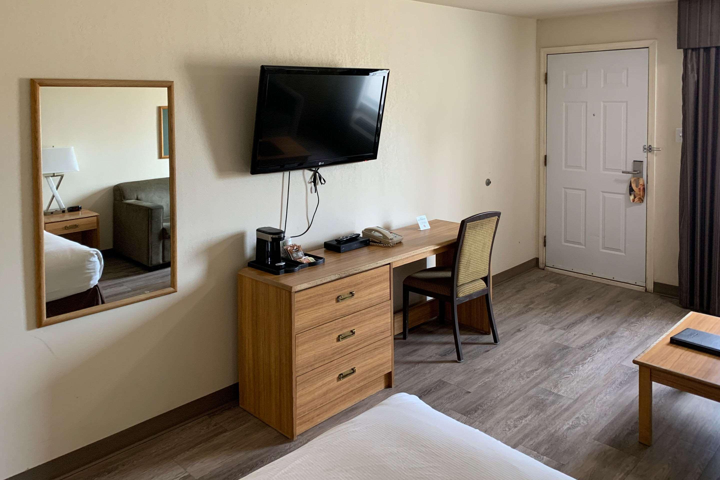 Sky Palace Inn & Suites By Jasper Beeville Eksteriør bilde