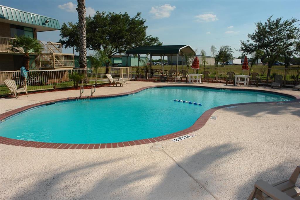 Sky Palace Inn & Suites By Jasper Beeville Fasiliteter bilde